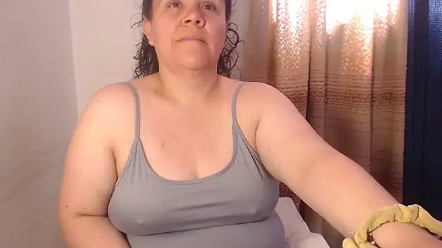 agathamiller01 Adlı Modelin Canlı XXX Sohbeti