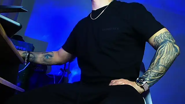 Pokazy przed kamerką – XanderCage99