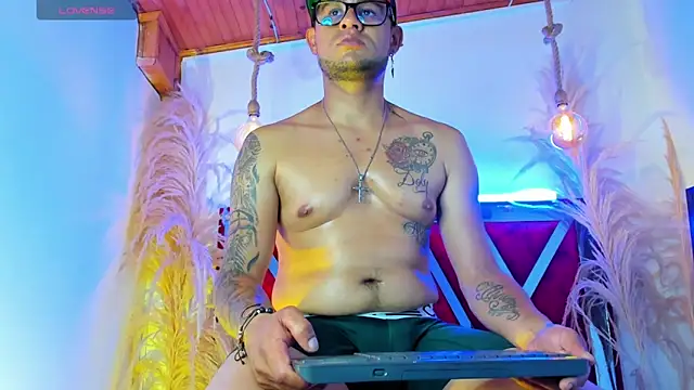 Chatroom XXX en direct de Nickk_21_