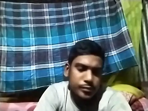 HoT_BoY__Salim_Khan_BDn Webbikameraesitys