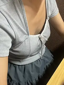Mina048 Show Webcam