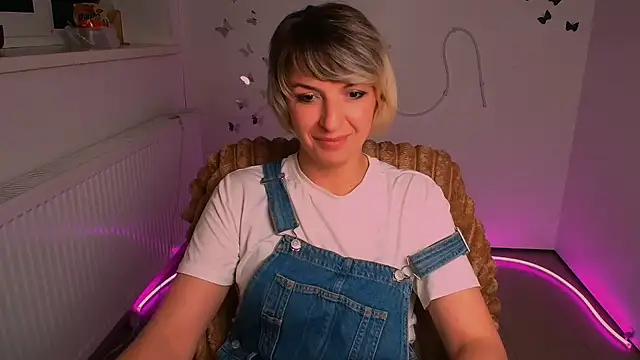 Lana_FoxyyのライブXXXチャット