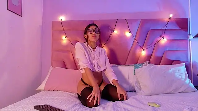 littlee_emilyy_'s Live XXX Chat