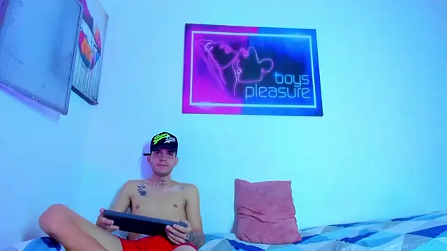 Pleasure_boys_hot Adlı Modelin Web Kamerası Şovu