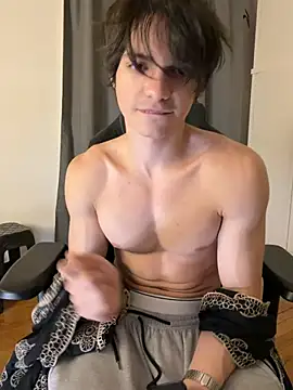 SasukeUhchiaa Adlı Modelin Canlı XXX Sohbeti