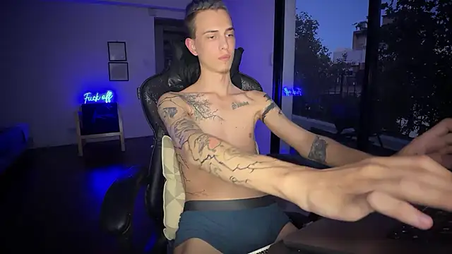 Show modela Den_BlueXx na web-kameri