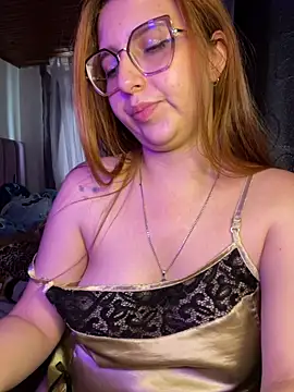 XXX chat uživo modela CoraVibes