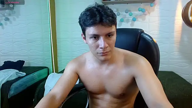 Zayn_clausen's Webcam Show