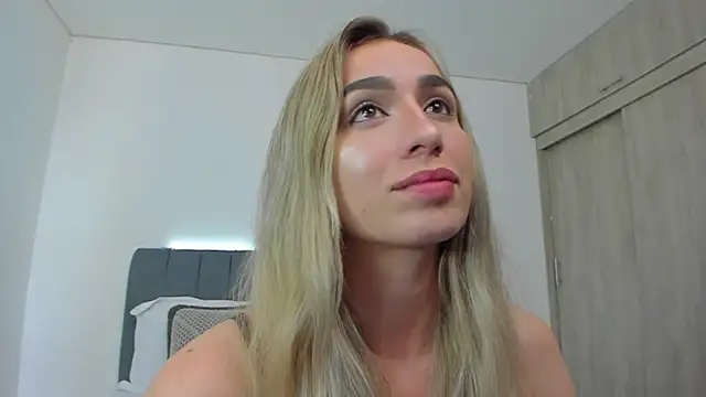 im_sarah34's Live XXX Chat