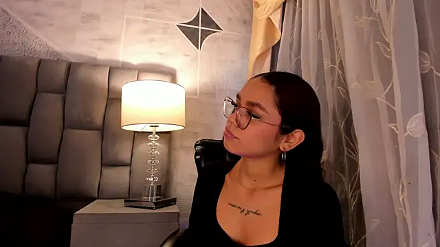 CarolineFyre Adlı Modelin Canlı XXX Sohbeti