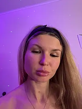 Show modela AngelMiaM na web-kameri