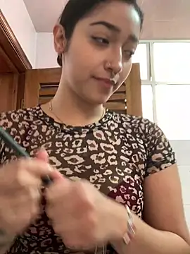 XXX chat uživo modela LilithMonette