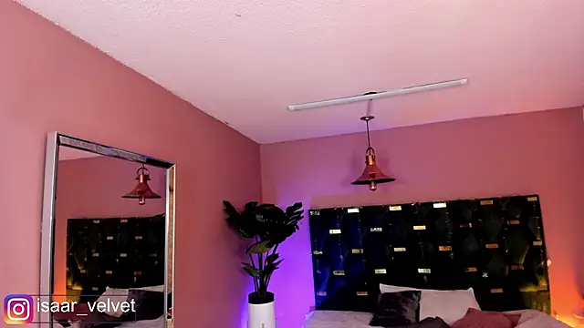 Velvet_Dreamss Adlı Modelin Canlı XXX Sohbeti