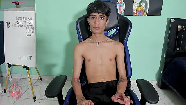 TYLERhHOT2005 Show Webcam