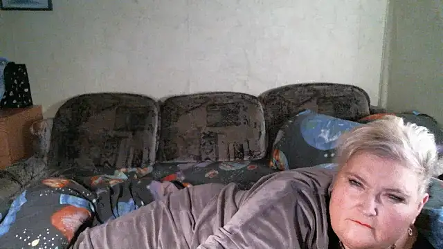 Lana555: онлайн-секс-чат