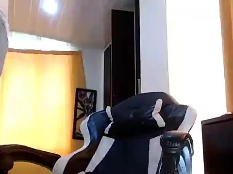 aronmiller404 live XXX chat
