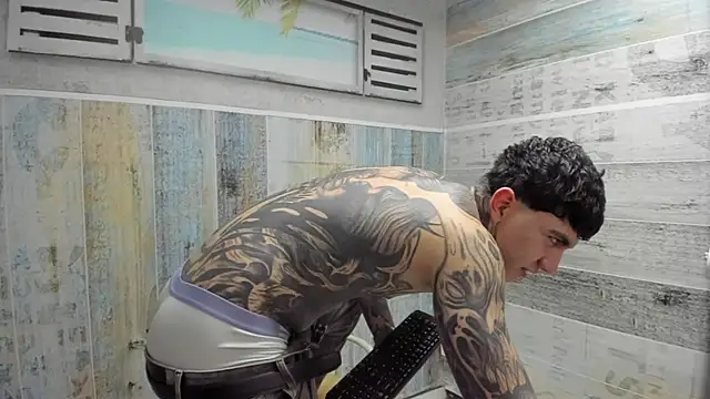 Gury_tattoo: απευθείας συνομιλία ΧΧΧ