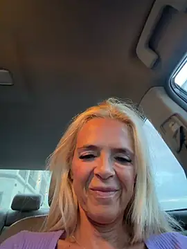 Reyna63's Live XXX Chat