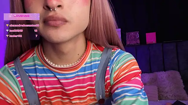 Emily_hall19 élő XXX-chatje