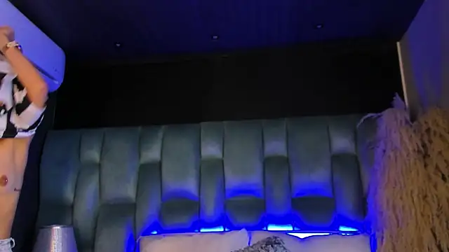 AmmyJones_'s Live XXX Chat