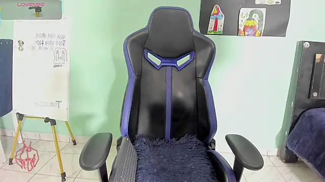 Chatroom XXX en direct de TYLERhHOT2005