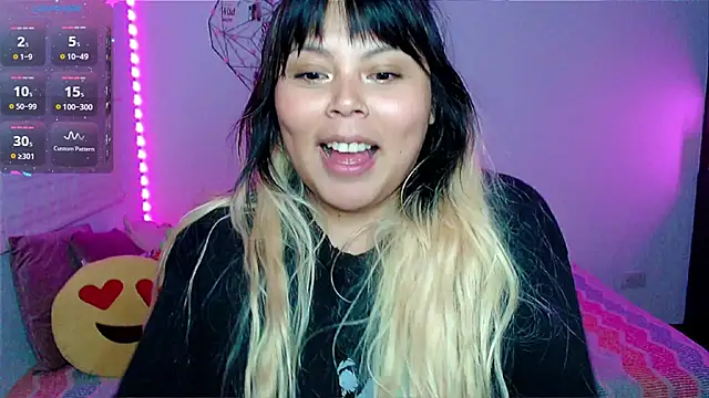 EllieMoonX Show in webcam