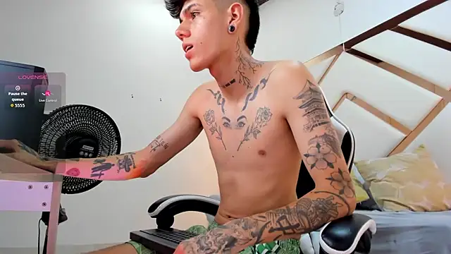 Tommy_valverde Pertunjukan Webcam