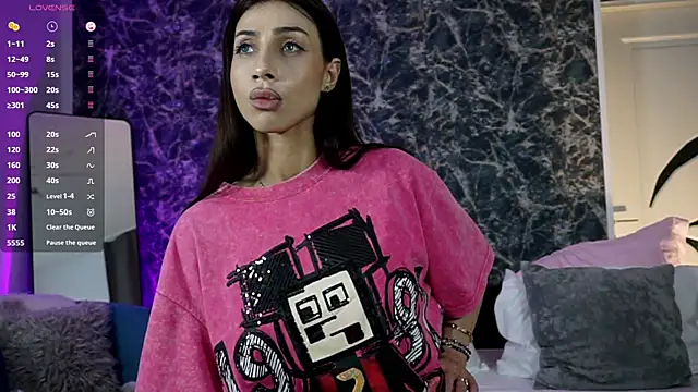BrianaGolddenn Adlı Modelin Canlı XXX Sohbeti