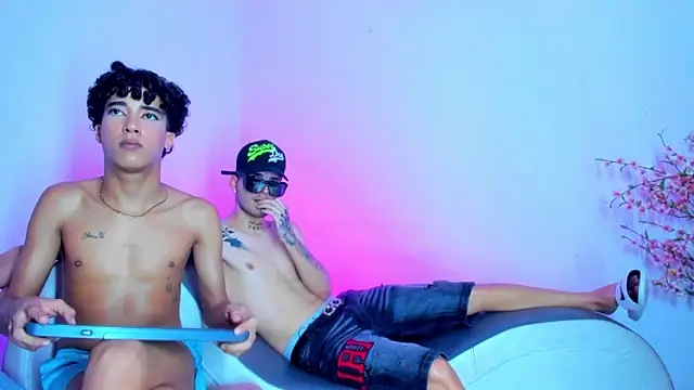 Pleasure_boys_hotn Webbikameraesitys