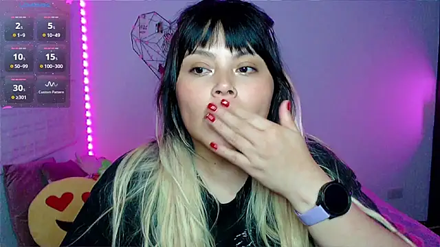 EllieMoonX Show in webcam