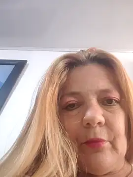 Chat +18 de karlaanqui1 ao vivo