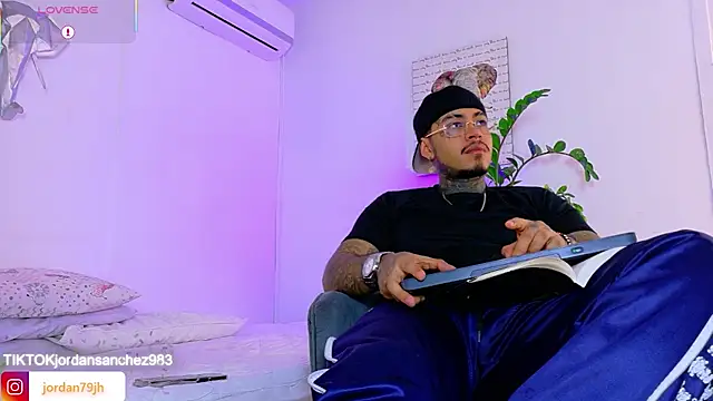 Chatroom XXX en direct de JordanSmiith_