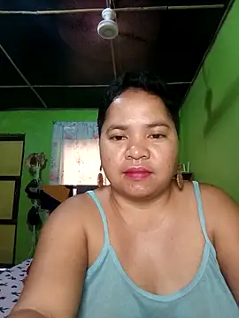 Show modela hotpussyxxx33x na web-kameri