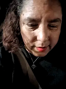 Chat XXX en directo de lil-gemini-hippy