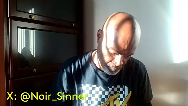 XXX chat uživo modela sinnernoir