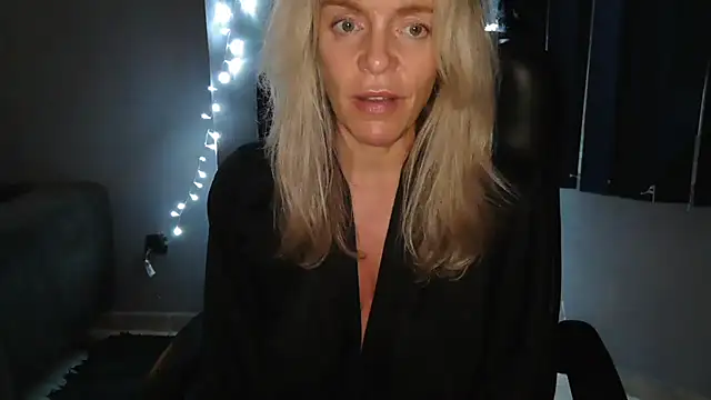 XXX chat uživo modela LadyMissNipsnLips