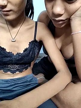 Show de Virgin_Girlss na webcam