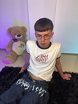 Chat +18 de Asher_Young ao vivo