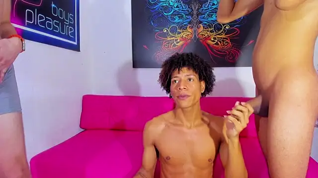 Spicy_guys: διαδικτυακό σόου στην κάμερα