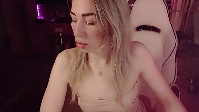 AnnieGOld_'s Live XXX Chat