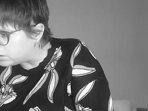 Chat XXX en directo de SneakyMiky