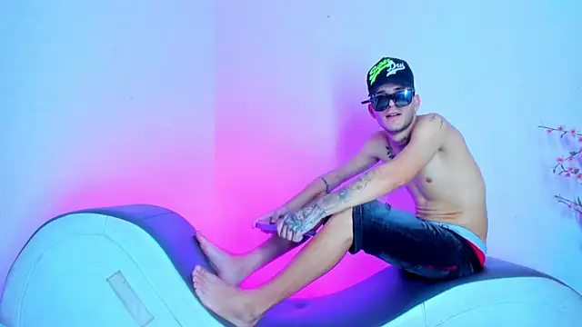 Pleasure_boys_hot Show Webcam