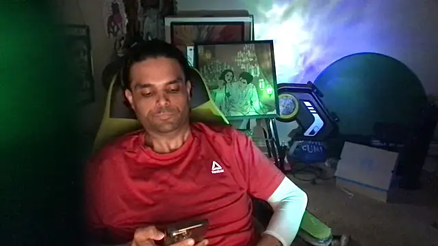 Chatroom XXX en direct de KungFuPanda001