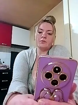 Mommyhotboobies1 Webcam show