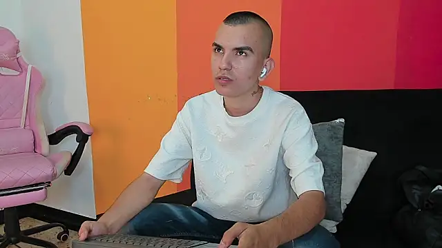 Онлайн чат XXX Rowan_Cley