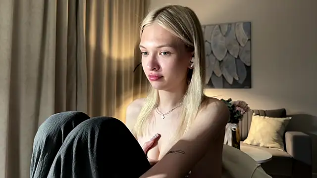 EvelineMolima's Live XXX Chat