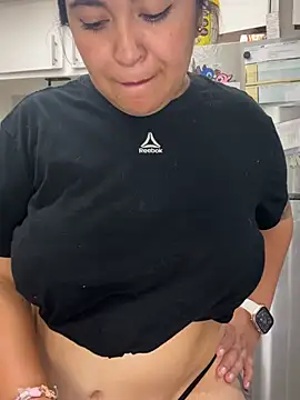 latina_curvy22's Webcam Show