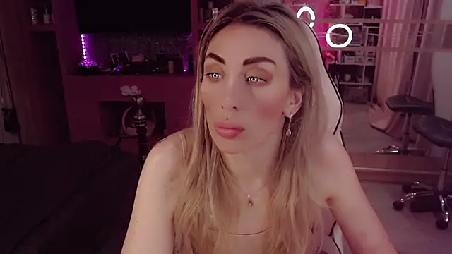 Chat XXX en directo de AnnieGOld_
