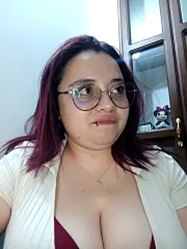 Pertunjukan Kamera Web CURVY-HORNY