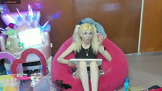 แชท XXX สดของ Skinygirl